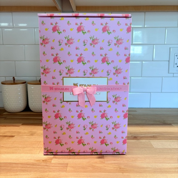 Stanley LoveShackFancy collab in Ibiza Sunset 30oz - Picture 10 of 11